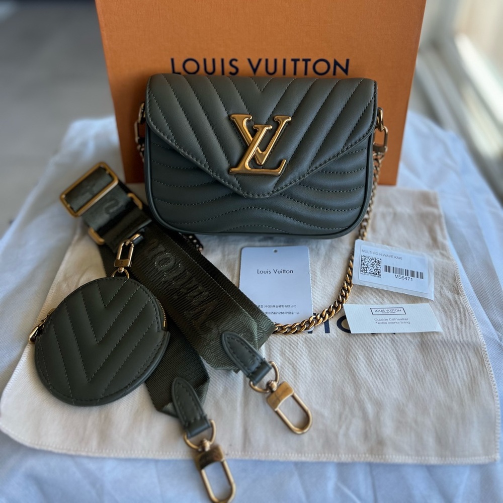 ❌❌SOLD❌❌

Louis Vuitton New Wave Multi Pochette (khaki green)